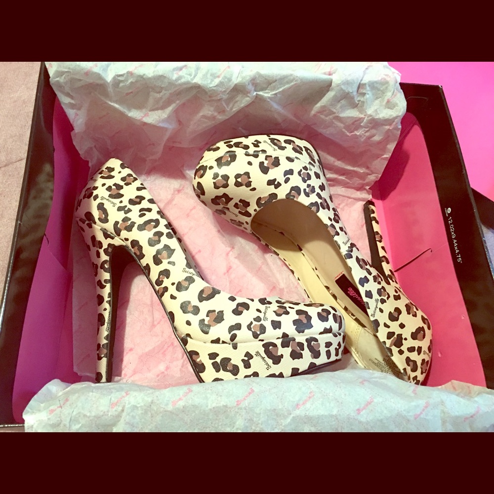 Leopard pumps