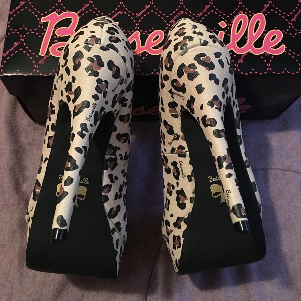 Leopard pumps - Picture 3 of 4
