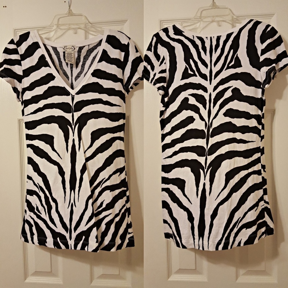 🚫 Zebra Fitted T-shirt