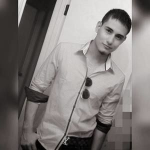 Meet your Posher, Alexis omar