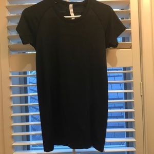 Women's black size 8 SWIFTY TECH CREW