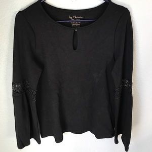 ⬇️ $25 Chicos black top with bell sleeves