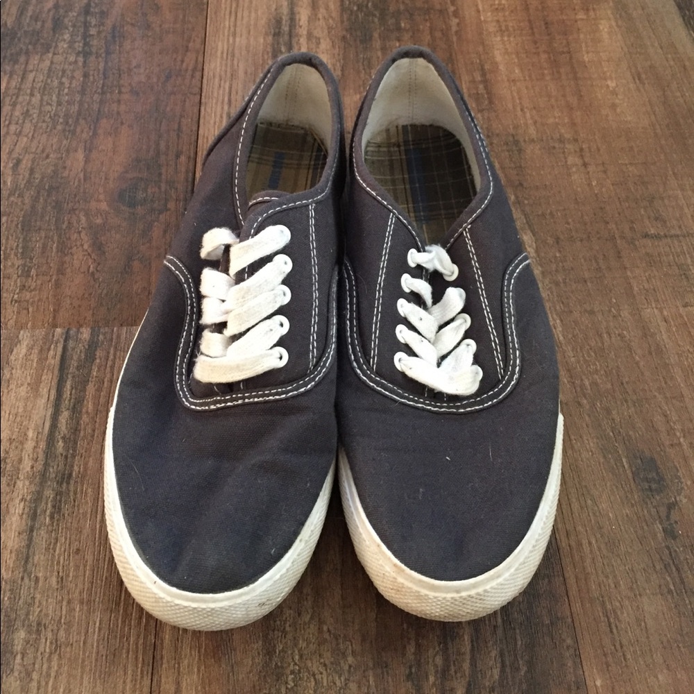 Navy casual sneakers