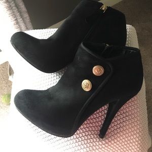 Guess black button ankle suede boots booties sz 7