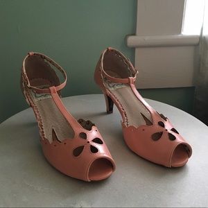 🎄MAKE AN OFFER🎄 Bettie Page pink kitten heels