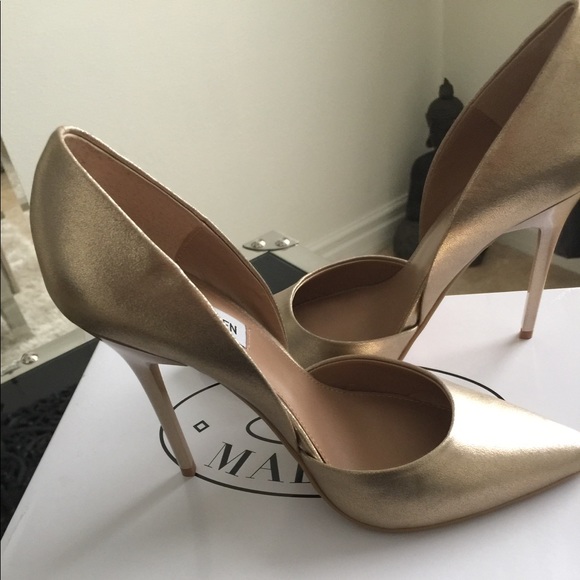 Steve Madden Shoes - STEVE MADDEN NWB GOLD SHOES 9M
