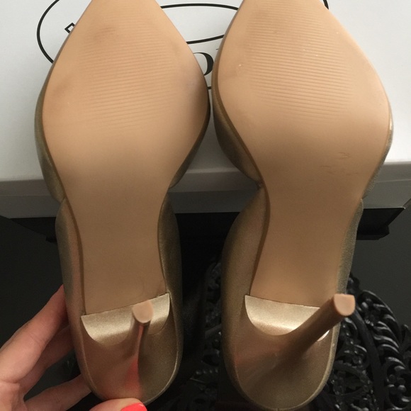 STEVE MADDEN NWB GOLD SHOES 9M - Picture 7 of 8