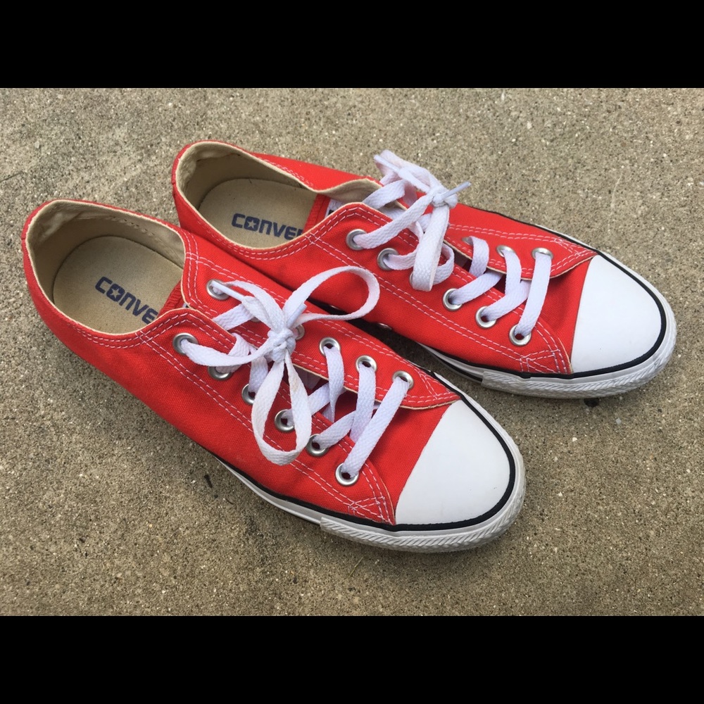 Size 8 women's red converse