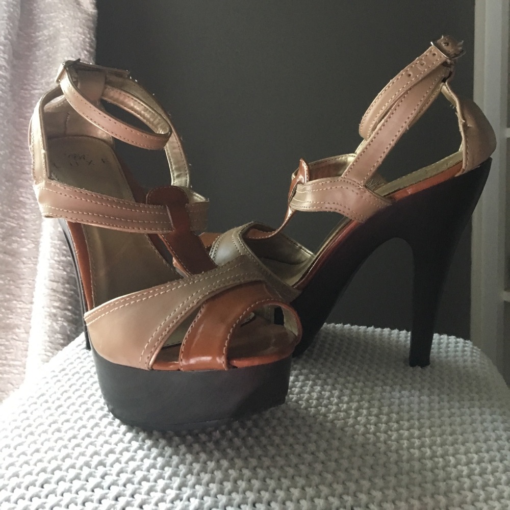 Charlotte Russe tan platform sandals ankle strap 7