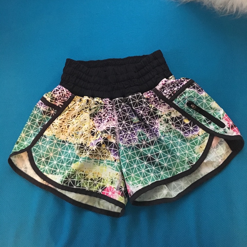 Lululemon tracker shorts