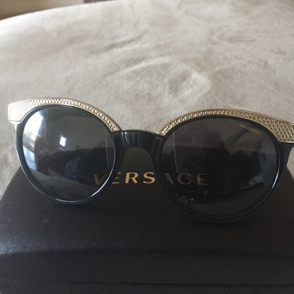Authentic Versace sunglasses 😎 - Picture 4 of 5