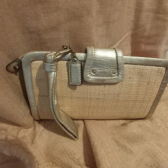 Coach wristlet - Picture 3 of 3