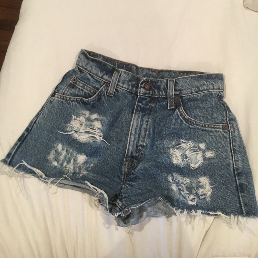 Levi Destroyed High Wasted Shorts