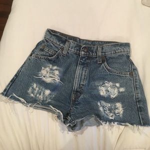 Levi Destroyed High Wasted Shorts