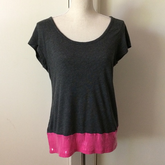 SOLD GAP sequined t-shirt - Picture 2 of 5