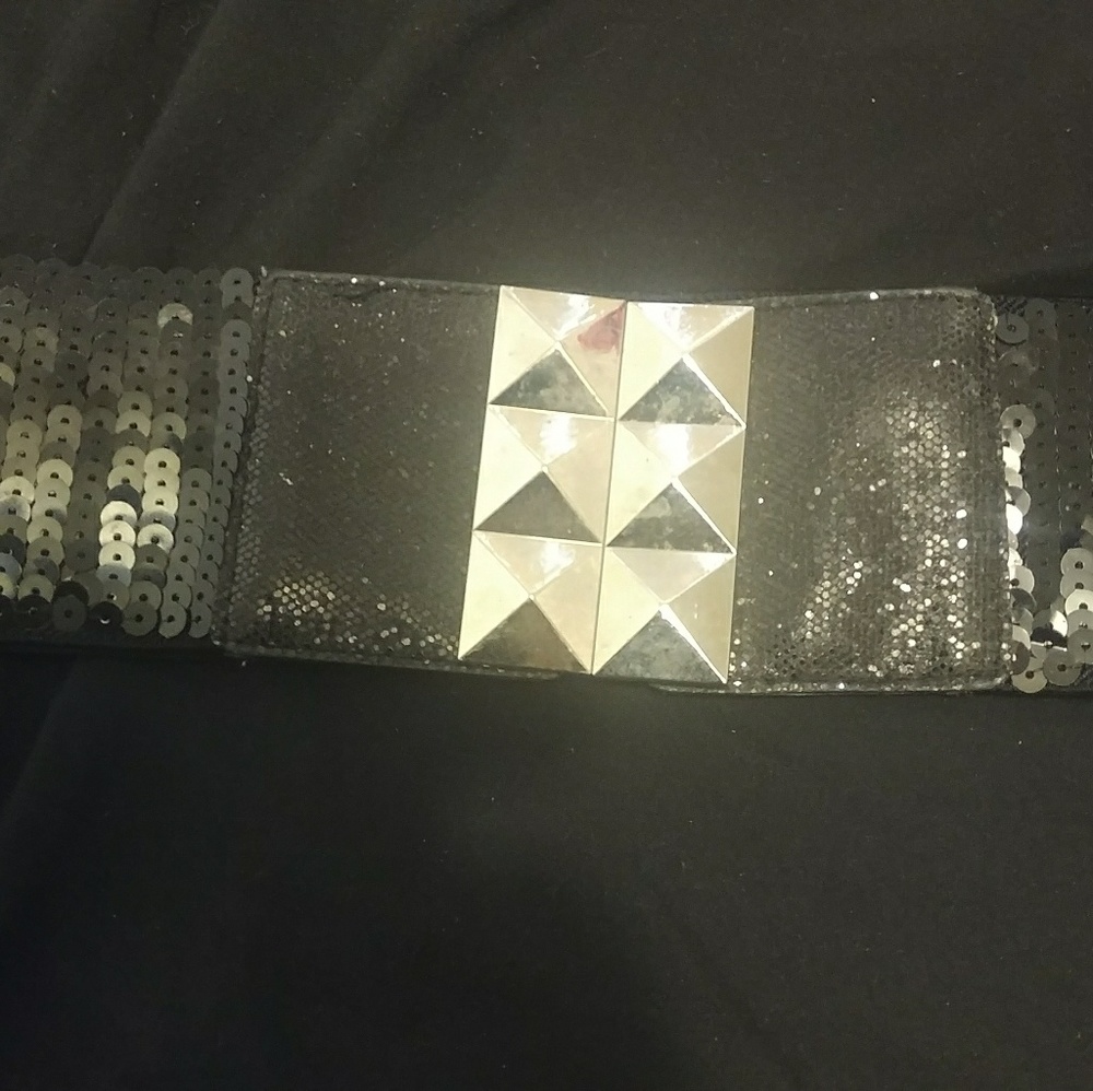 Decoractive sequence clamp belt