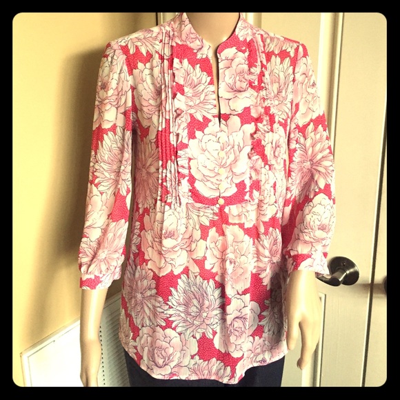 🌸Beautiful Banana Republic Pink Floral Blouse🌸 - Picture 2 of 4