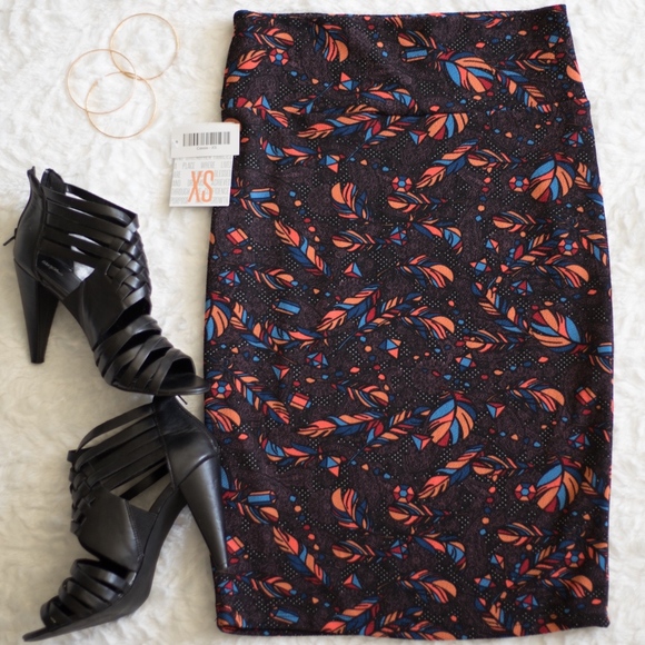 LuLaRoe Dresses & Skirts - {sale} NWT Feather LuLaRoe Cassie XS