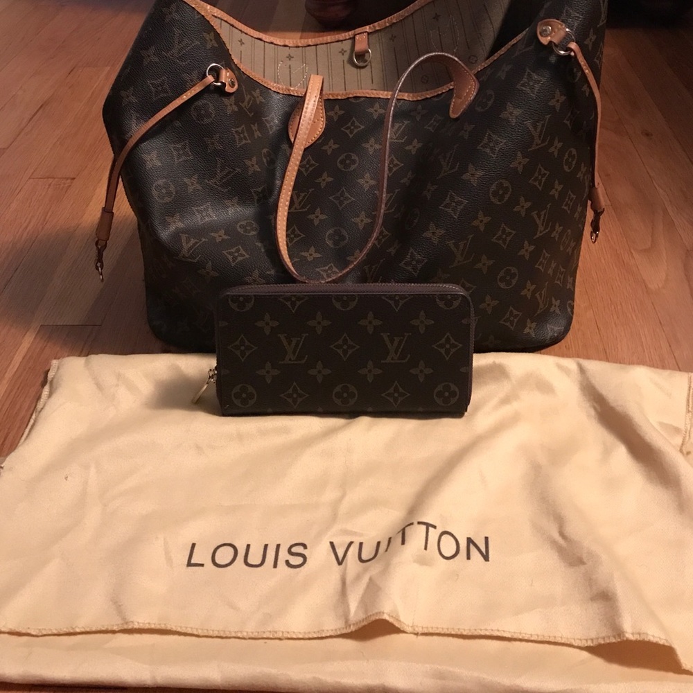 Faux Louis Vuitton Neverfull bag and wallet.