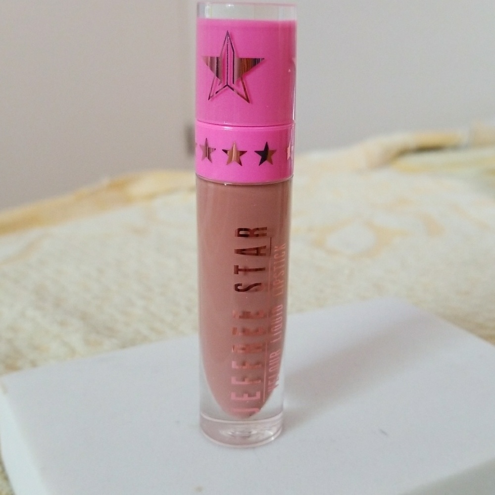 ⭐Jeffree Star Cosmetics- Celebrity Skin⭐