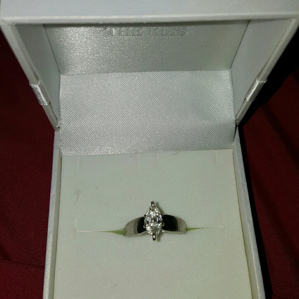 Diamond engagement ring