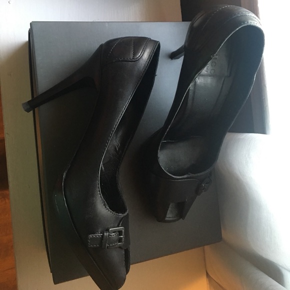 GUCCI 100% Authentic Peep Toe Pumps - Picture 2 of 8