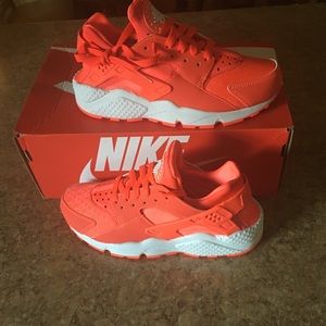 Size 7 Huaraches Brand New