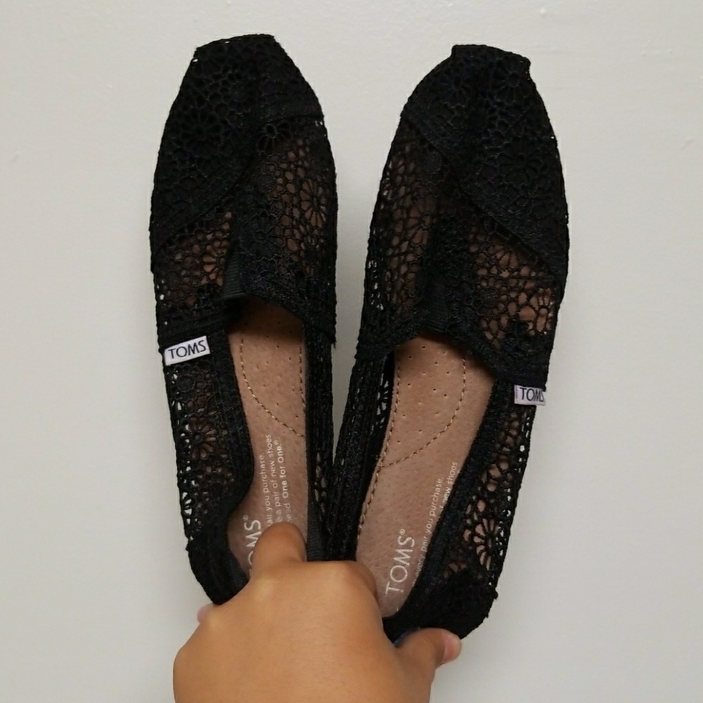 Black lace Tom's
