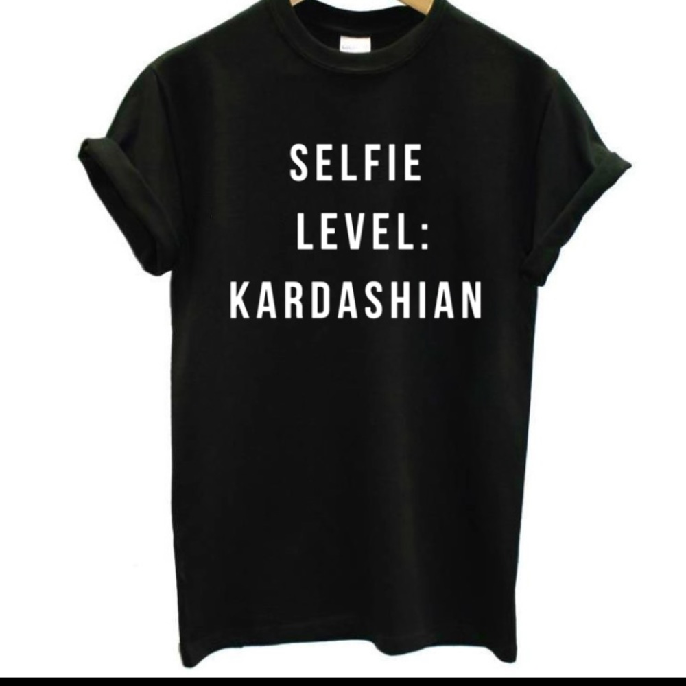 "Selfie Level- KARDASHIAN" TShirt 💕👌🏽