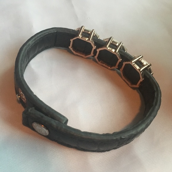 SOLD🍃Betsey Johnson black/gold Diamond bracelet - Picture 6 of 7