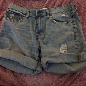 Light wash Boyfriend Shorts!