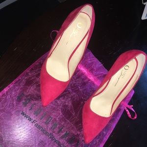 Red pumps ( 4 inches )
