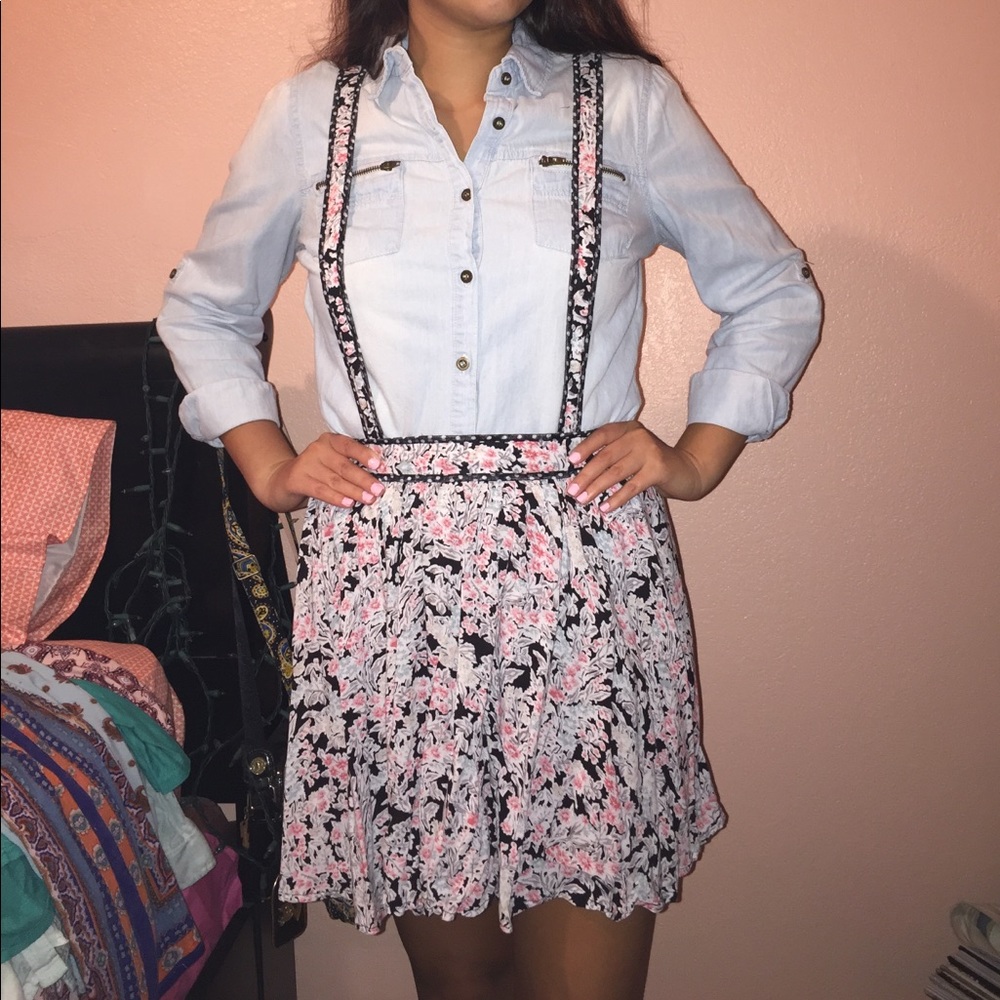 Floral mini skirt size 0 but also fits a 2