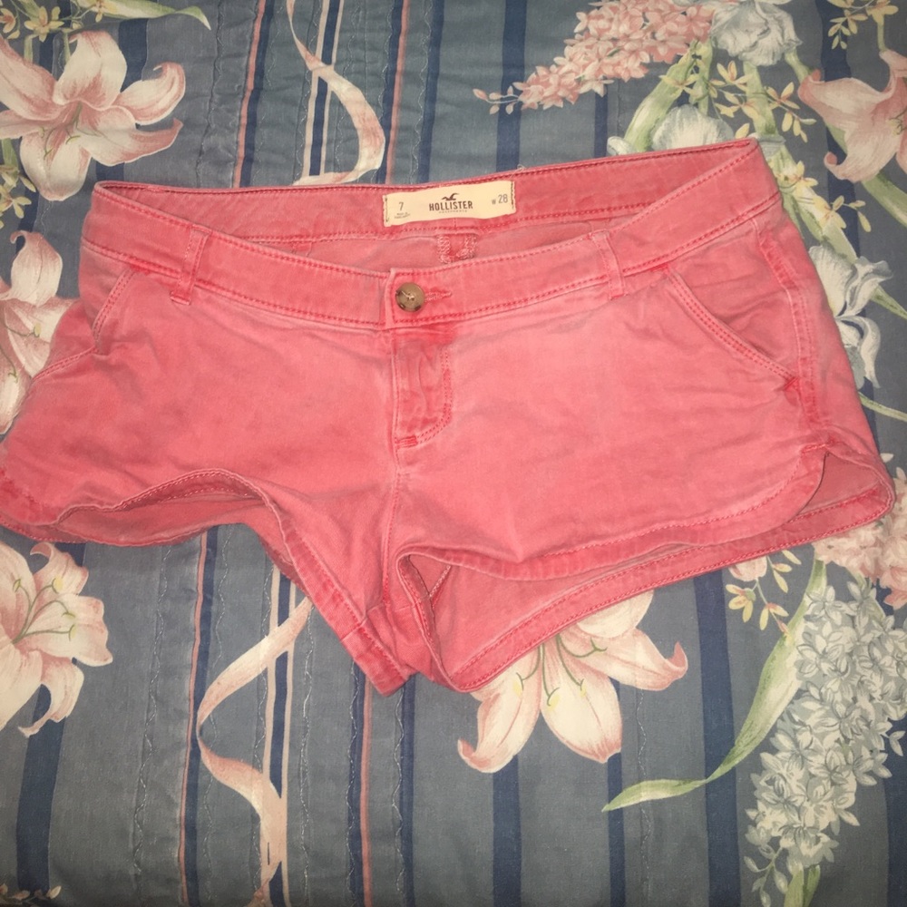 Hollister salmon color shorts!