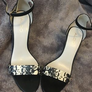 NWOT Adorable Snakeskin Patterned Aldo Heels
