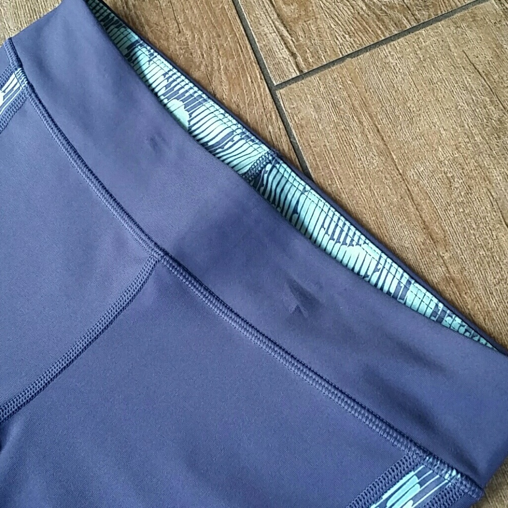 ❌DON'T SHARE❌NWT UNDER ARMOUR COMPRESSION CAPRIS - Picture 2 of 6
