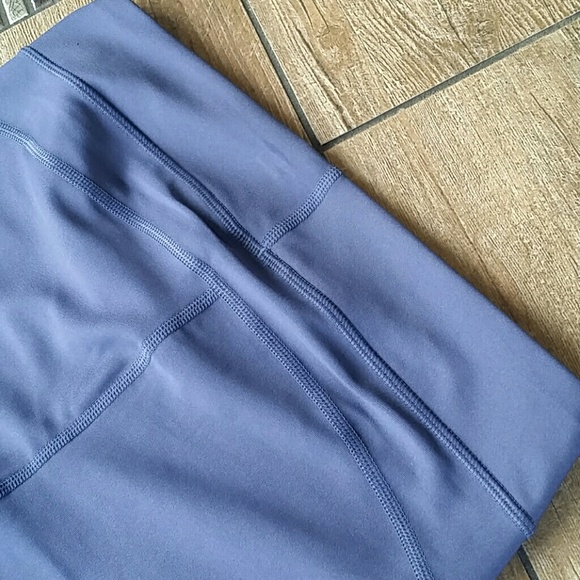 ❌DON'T SHARE❌NWT UNDER ARMOUR COMPRESSION CAPRIS - Picture 3 of 6