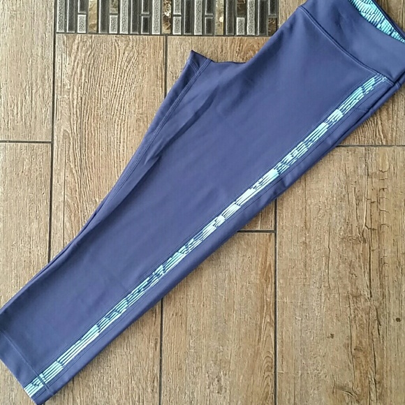 ❌DON'T SHARE❌NWT UNDER ARMOUR COMPRESSION CAPRIS - Picture 5 of 6