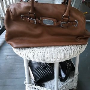 Cognac MICHAEL Michael Kors buckle bag.