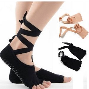 Non-Slip Five Fingers Bandage Yoga Ballet Socks in Pink and Black Set of Two