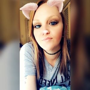 Meet your Posher, Lora