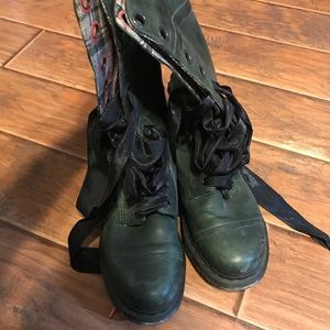 Authentic Dr. Martens size 11 Woman's green guc