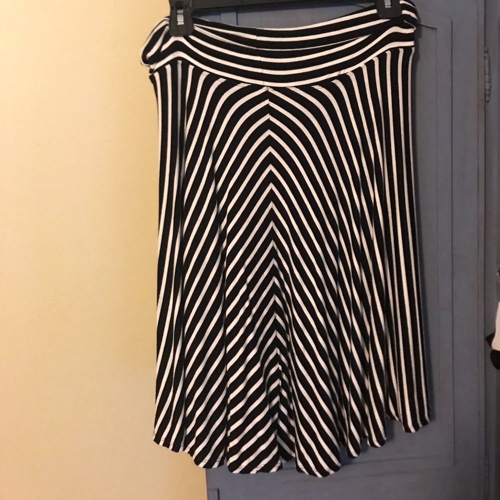 Black and white jersey material skirt