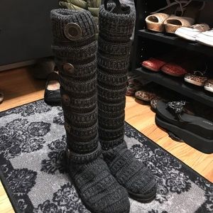 *adorable* gently worn sweater boots