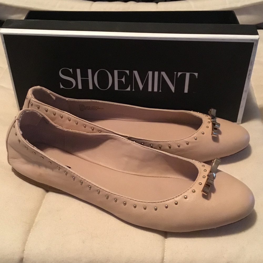 Never worn Shoemint flats
