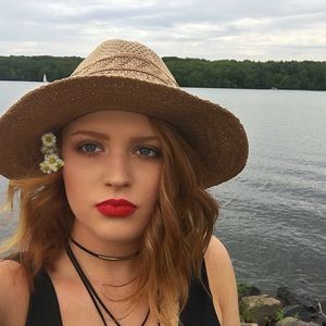 Meet your Posher, Tori