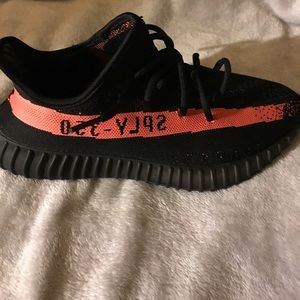 Yeezy 350 Boost v2 Black/Red