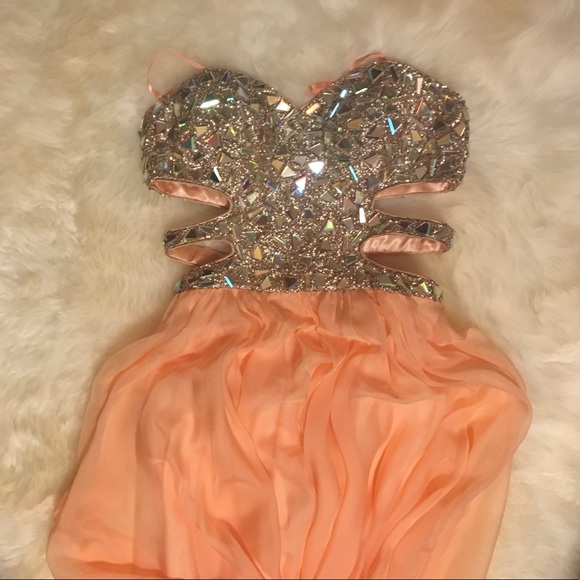 Prom only happens once in a lifetime! - Picture 4 of 6