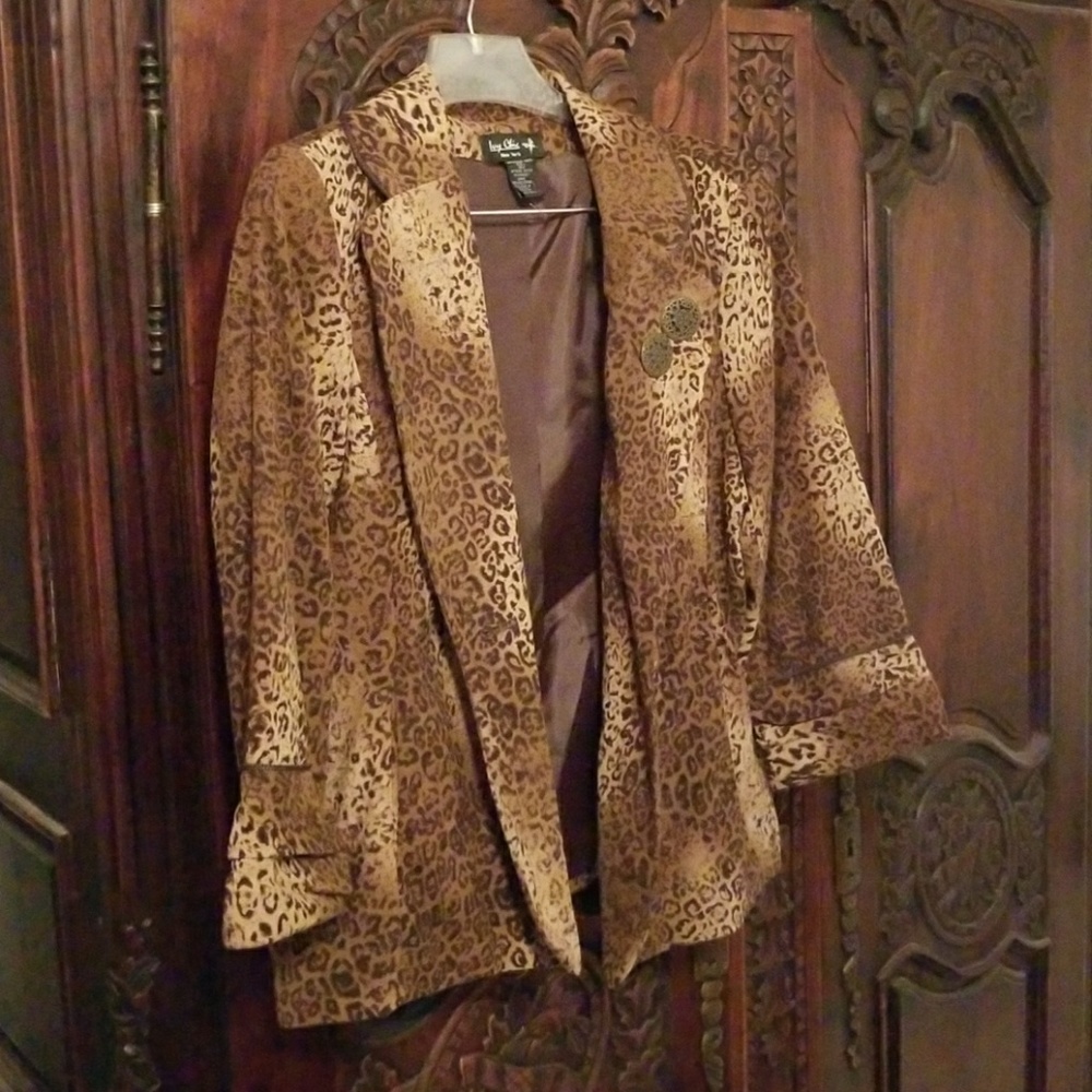 Ivy Chic New York leopard blazer with 3/4 sleeves