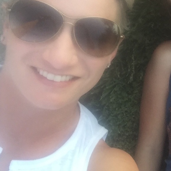 Meet your Posher, Lauren - Picture 1 of 1